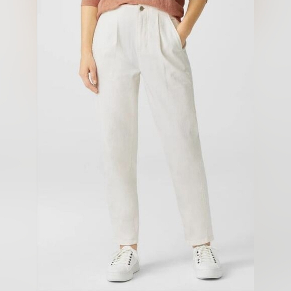 Eileen Fisher Cream Cropped Tapered-Leg Pleated Jeans